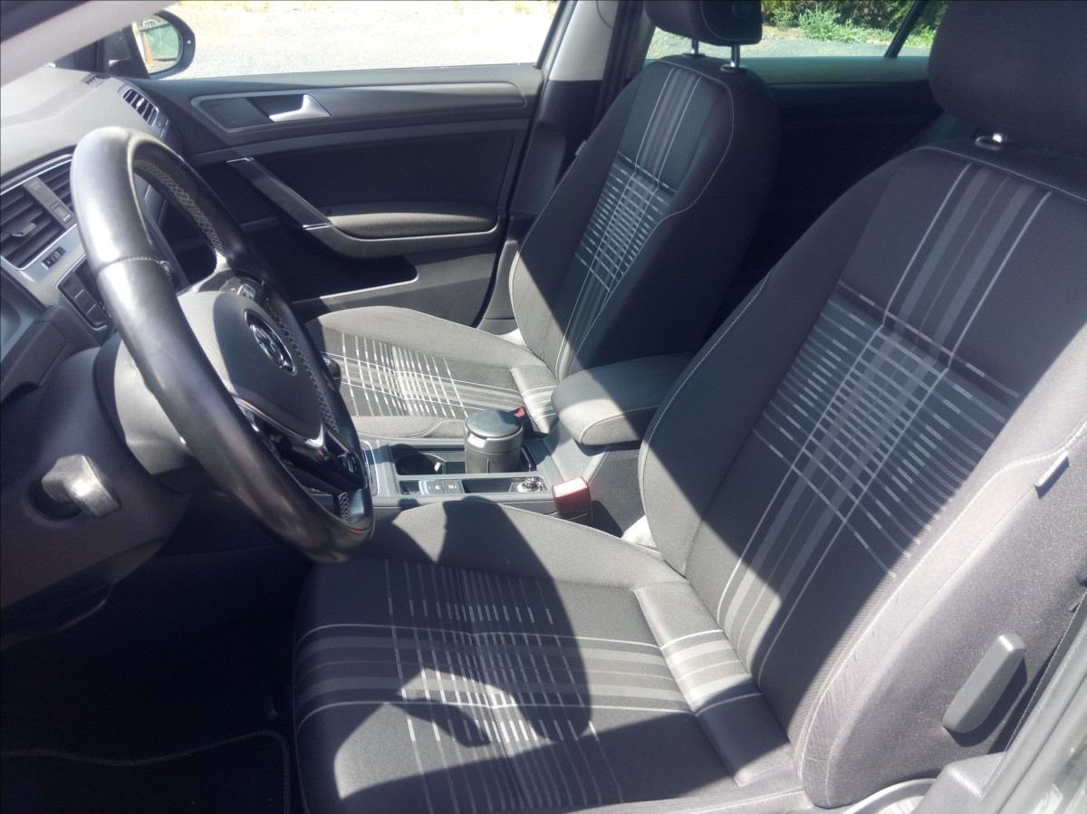 volkswagen-golf-1-2-tsi-81kw-lounge-serviska-1-m - 7