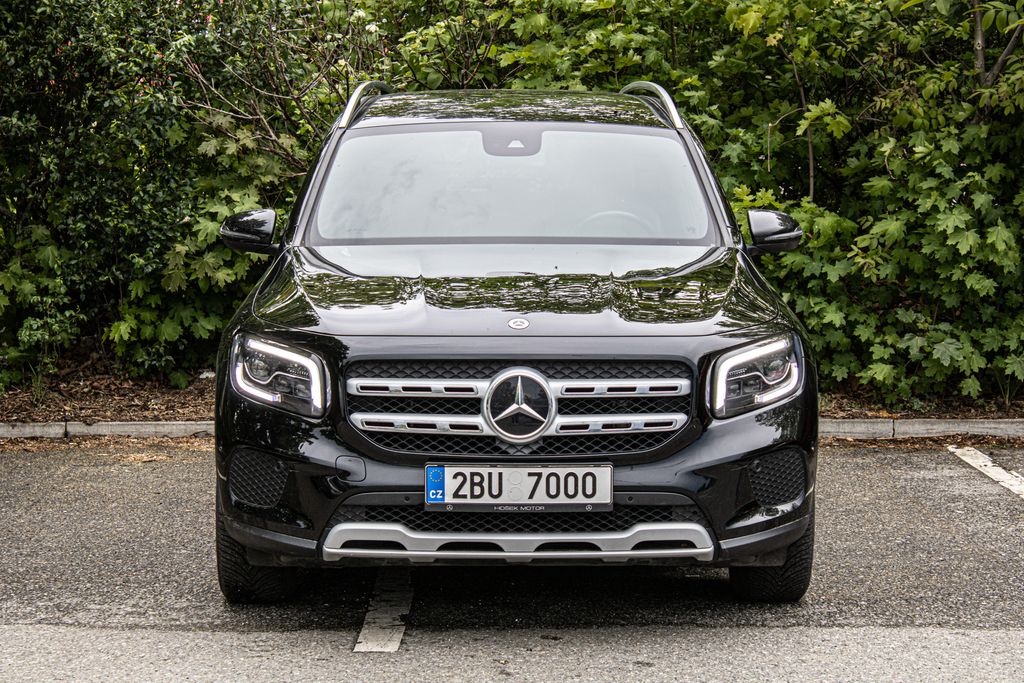 mercedes-benz-glb - 1