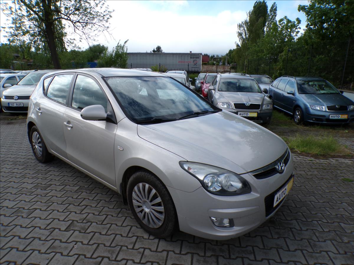 Hyundai i30 1,4 16V  KLIMA
