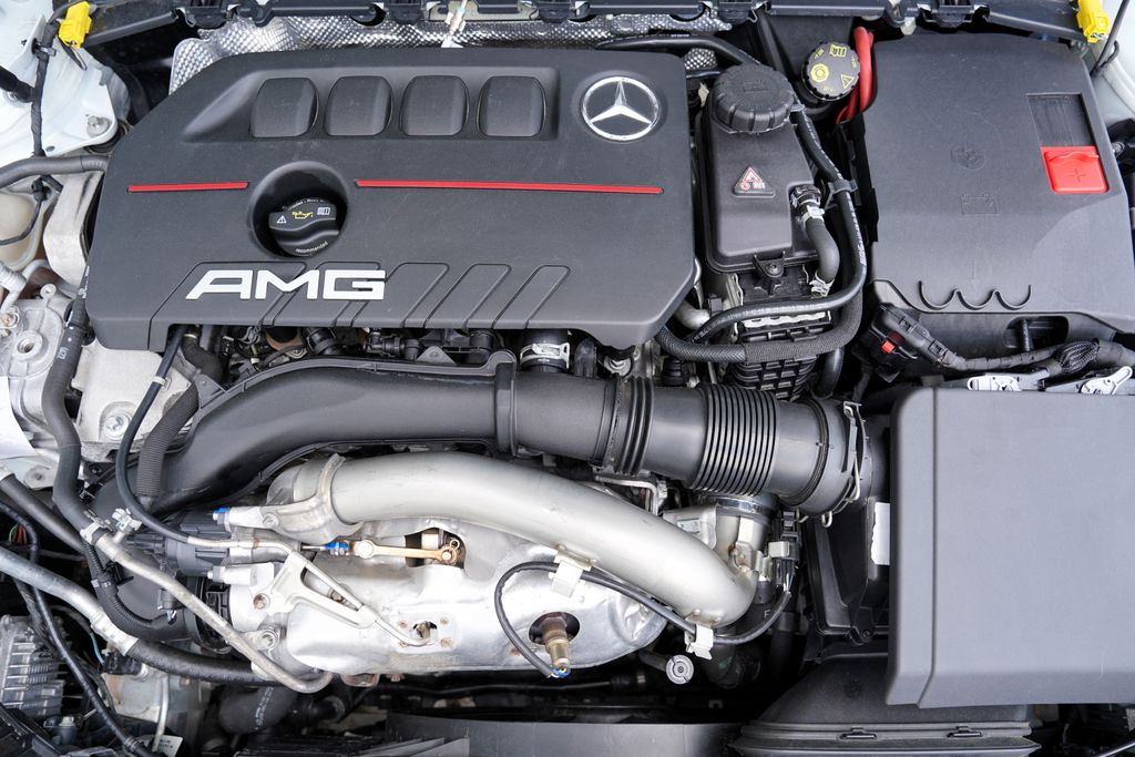 mercedes-benz-tridy-a-a-35-amg-4matic-310ps-cr - 9