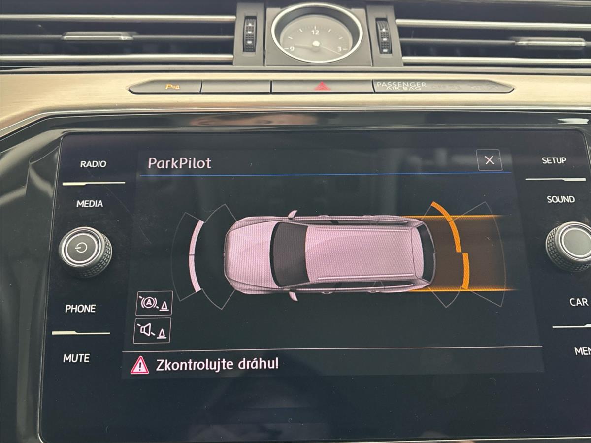 volkswagen-passat-2-0-tdi-r-line - 8