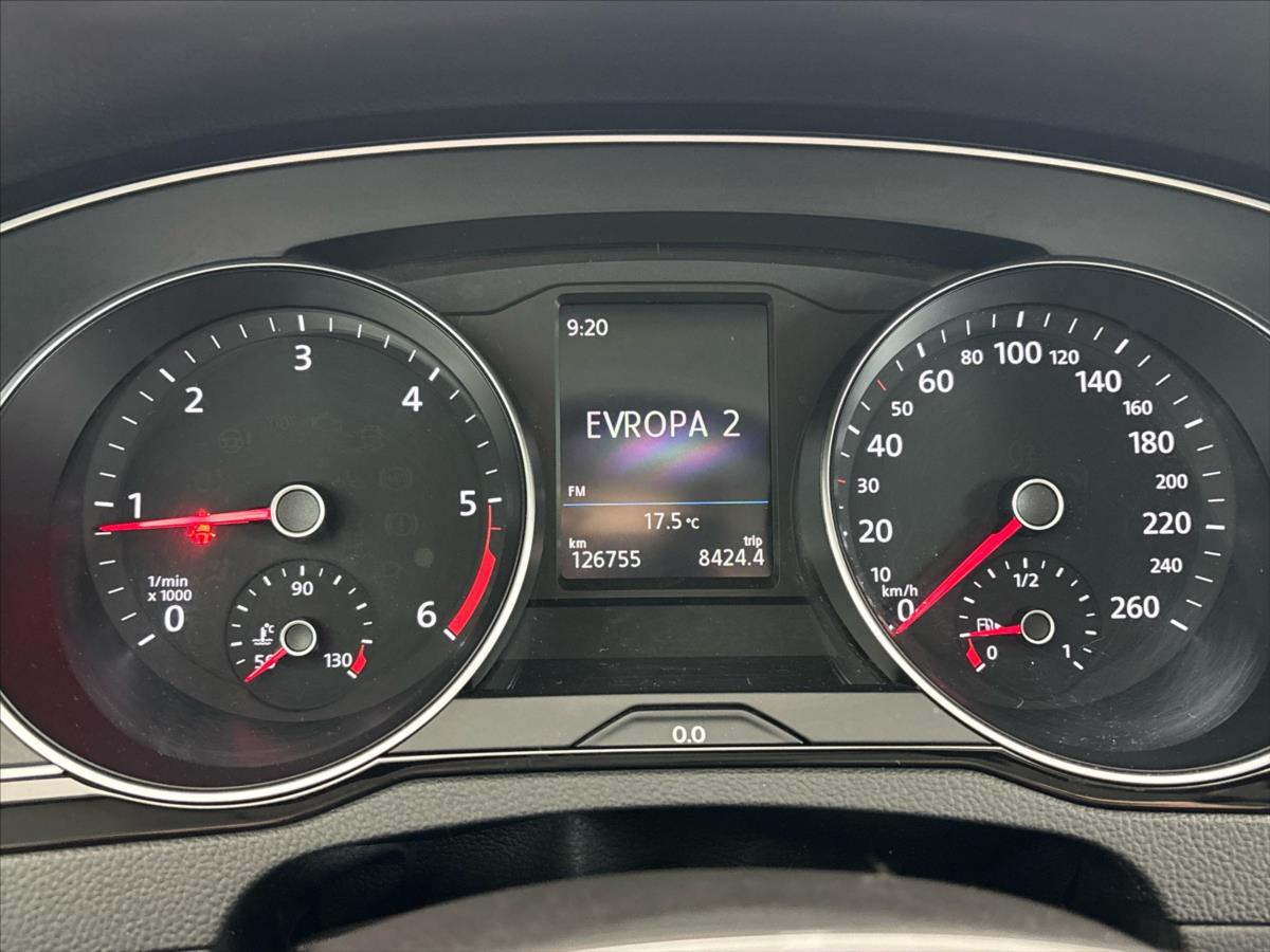 volkswagen-passat-2-0-tdi-r-line - 9