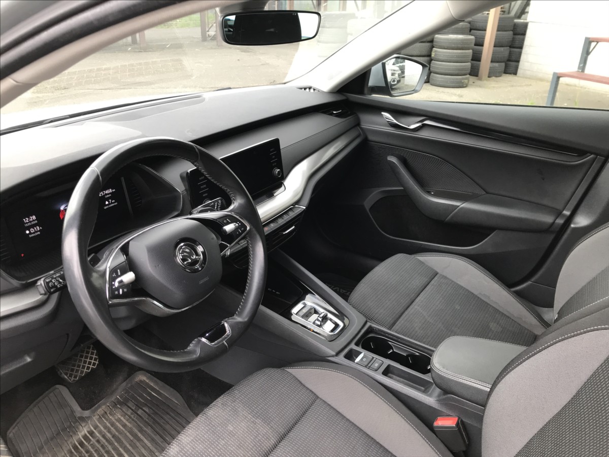 skoda-octavia-2-0-tdi-dsg-combi - 9