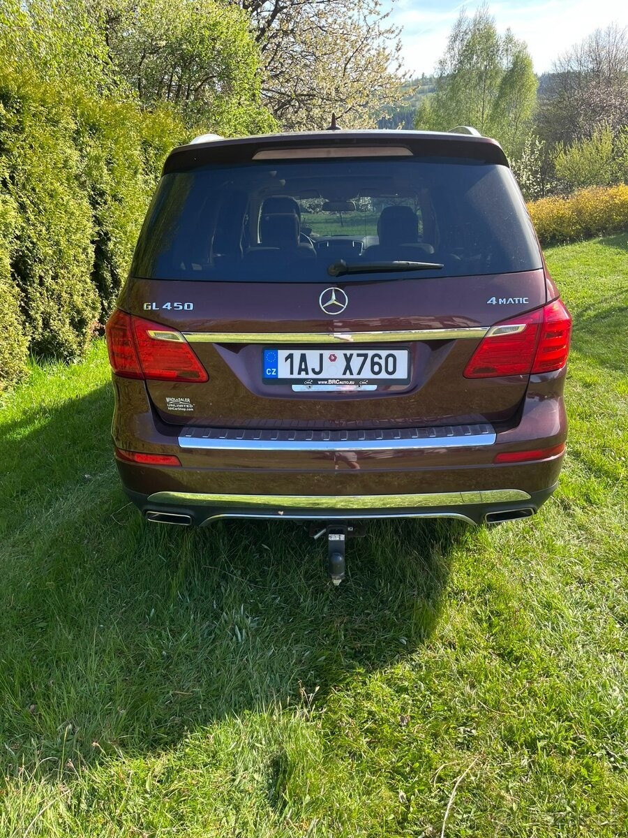 mercedes-benz-gl-4-7-v8-4matic-novy-model-7-mistn - 1