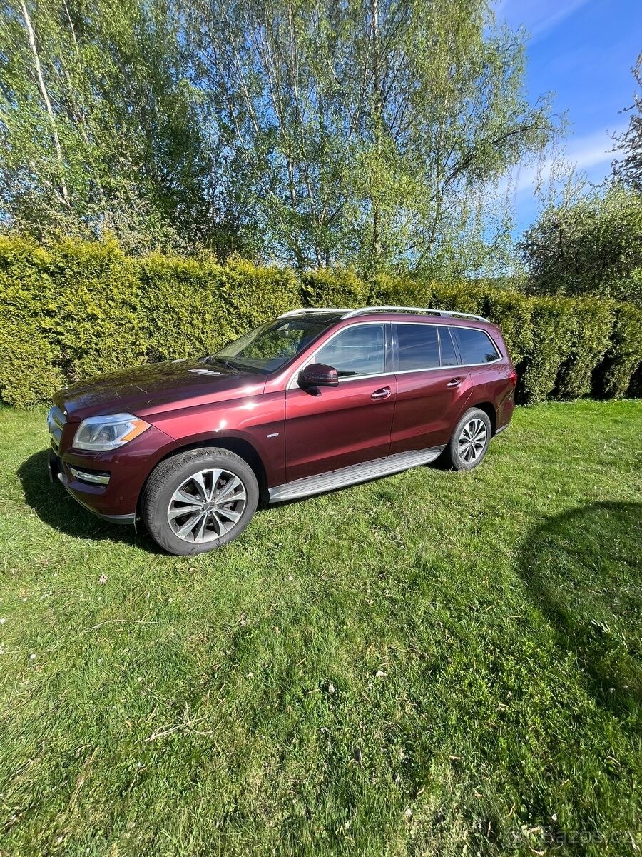 mercedes-benz-gl-4-7-v8-4matic-novy-model-7-mistn - 3