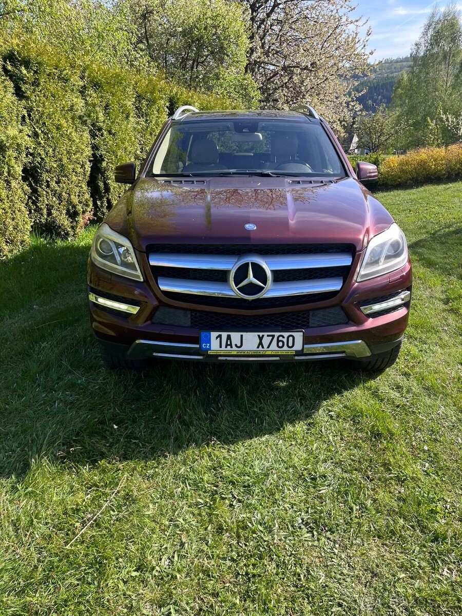 mercedes-benz-gl-4-7-v8-4matic-novy-model-7-mistn - 5