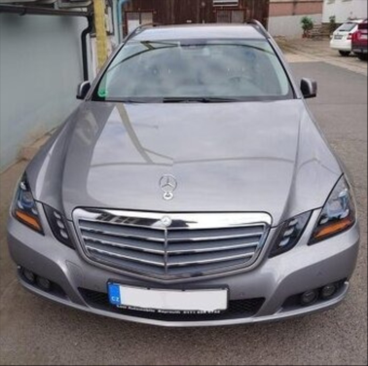 mercedes-benz-tridy-e-2-5-250-cdi-2012-perfektni-stav - 2