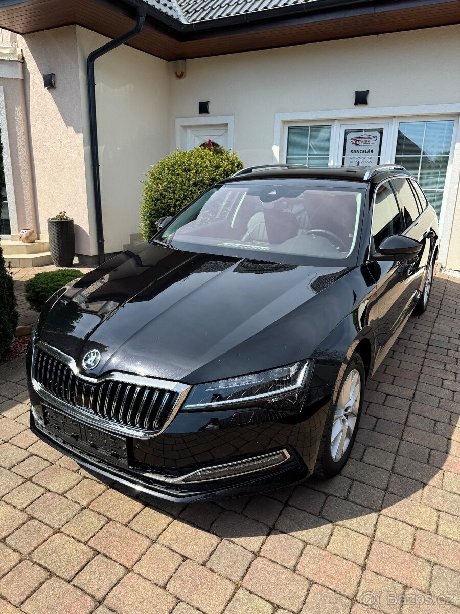 Škoda Superb 2,0   Style 4x4 Navi AHK ParkAss360