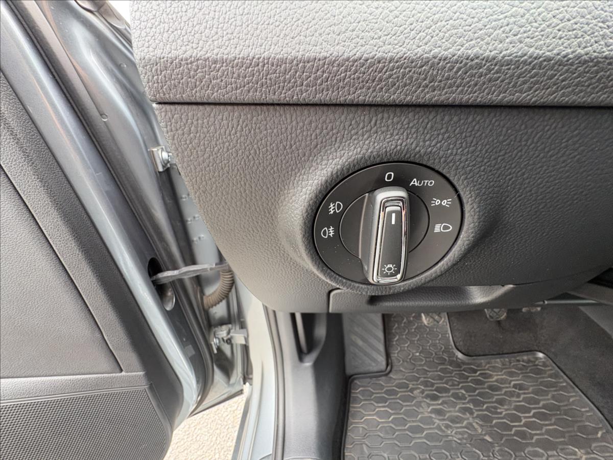 skoda-superb-1-6-tdi-88kw-xenon-acc-vyhrev - 4