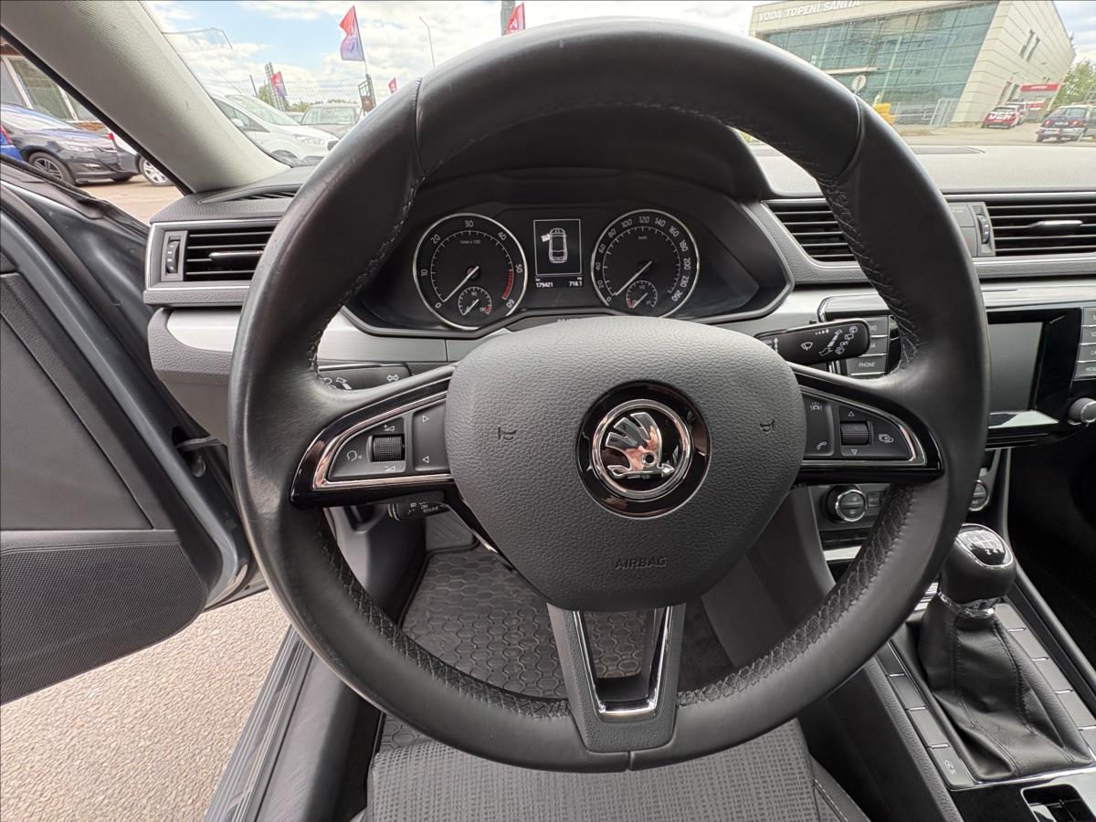 skoda-superb-1-6-tdi-88kw-xenon-acc-vyhrev - 5