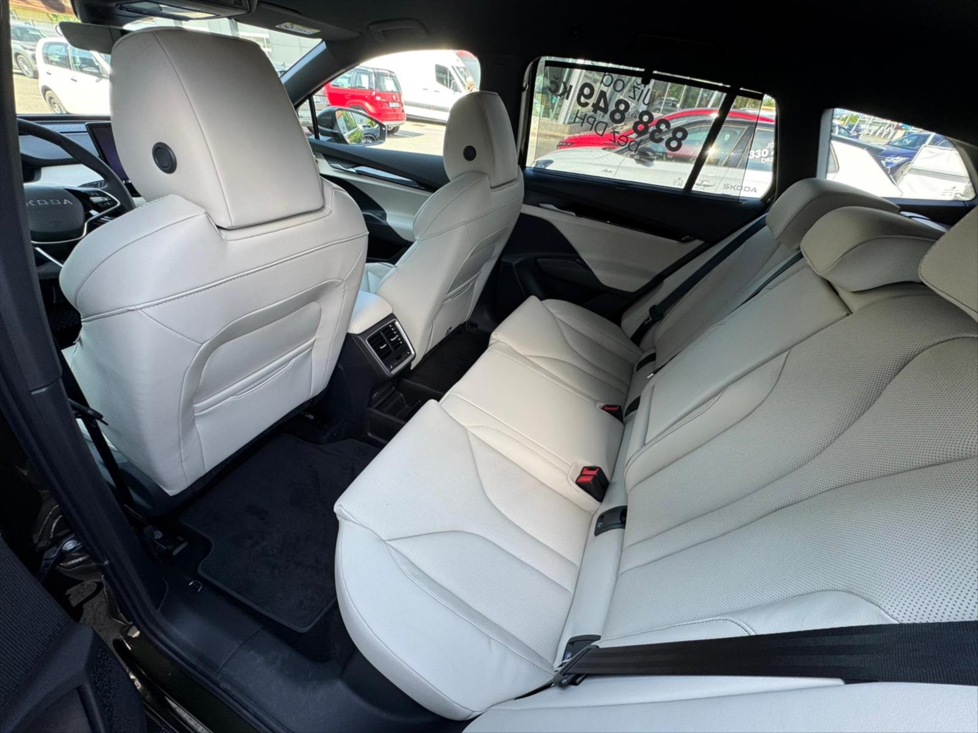 skoda-enyaq-iv-82-kwh-210-kw-iv-l-k-85 - 9