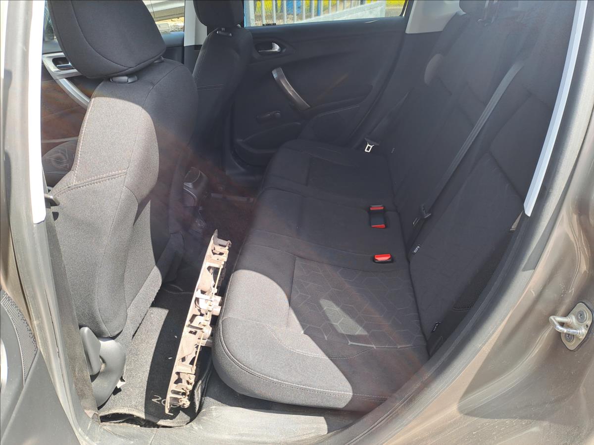 peugeot-2008-1-2-thp-serviska-koupeno-cz - 5