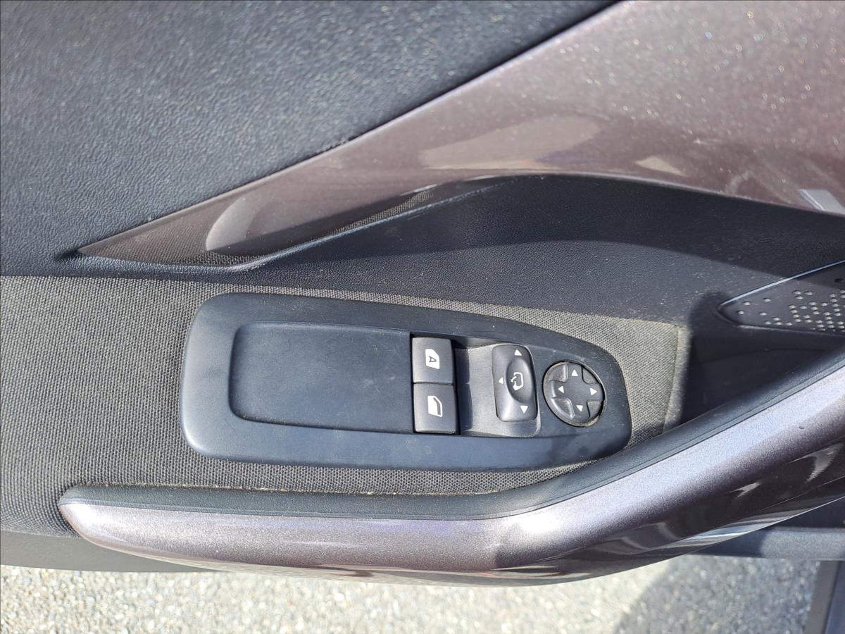 peugeot-2008-1-2-thp-serviska-koupeno-cz - 9