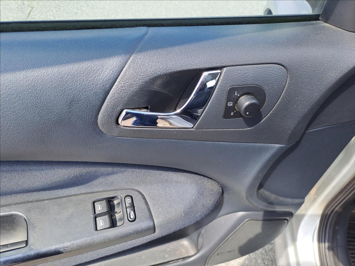skoda-octavia-1-6-i-tour-klima - 9