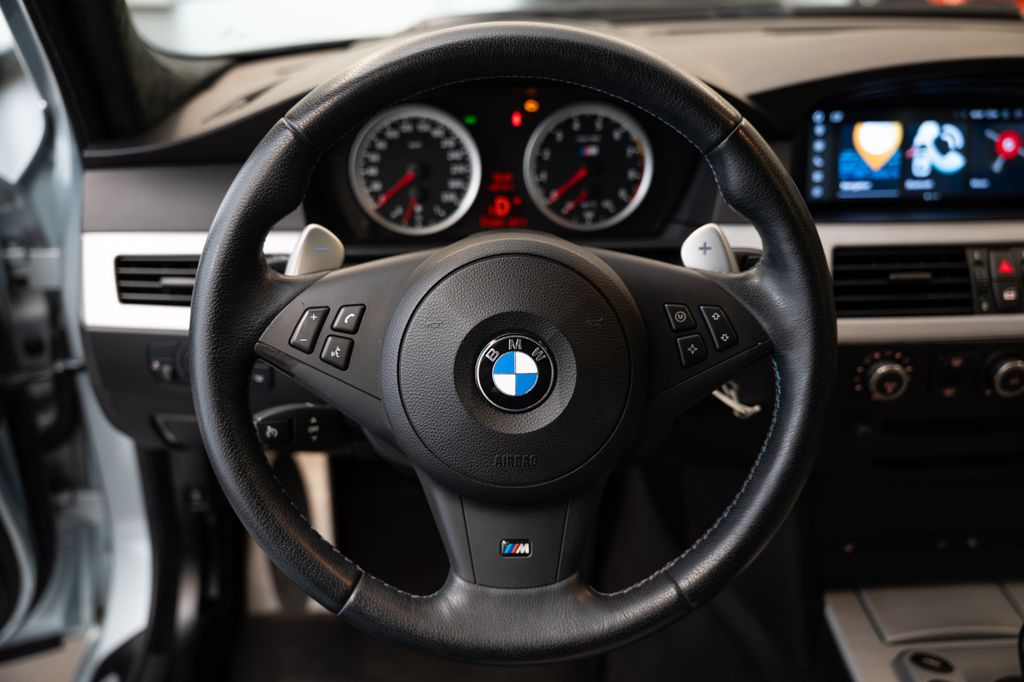 bmw-m5-v10-smg-carplay-kamera - 5