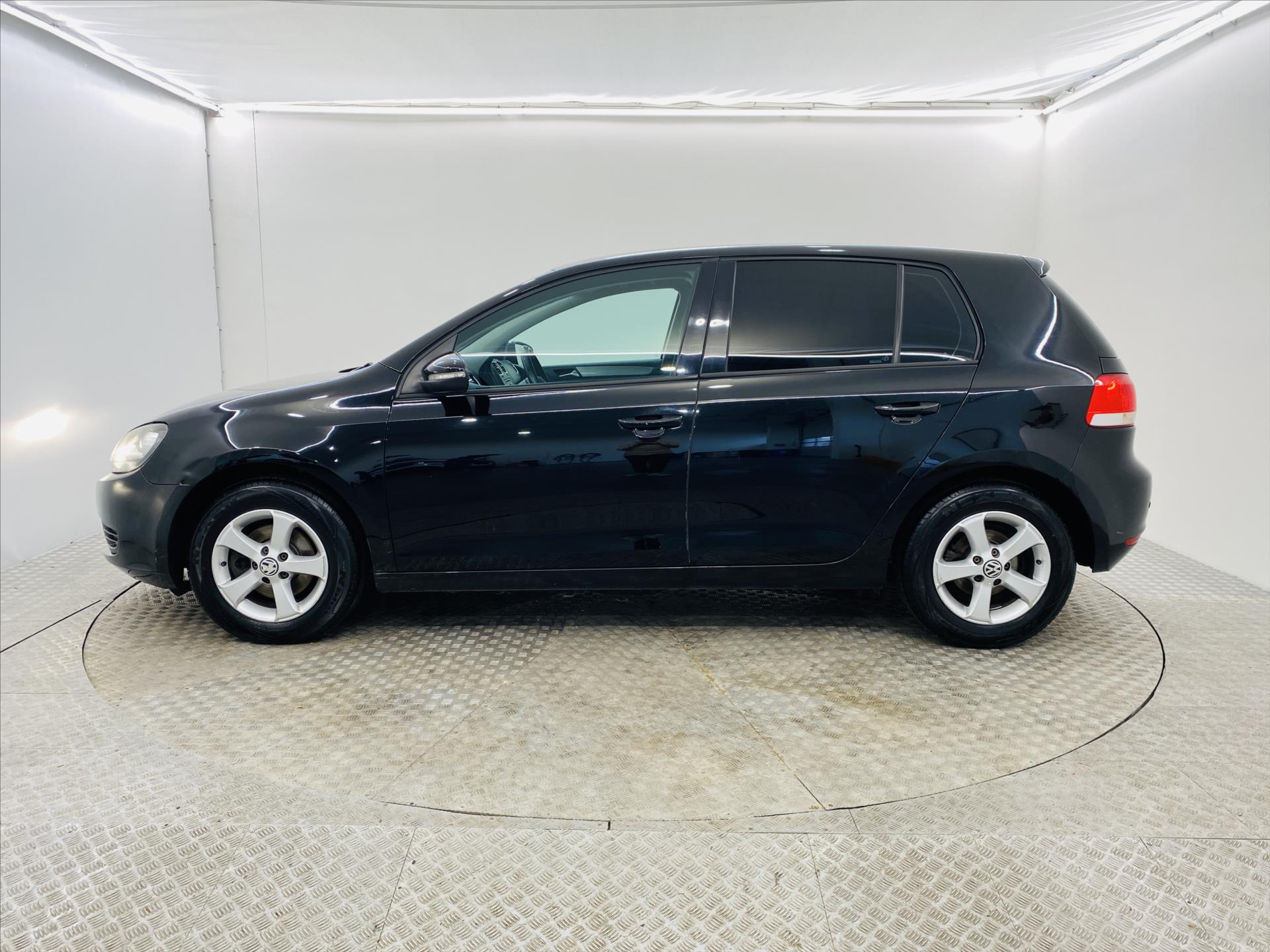 volkswagen-golf-1-6-tdi-aut-klima-cr - 2