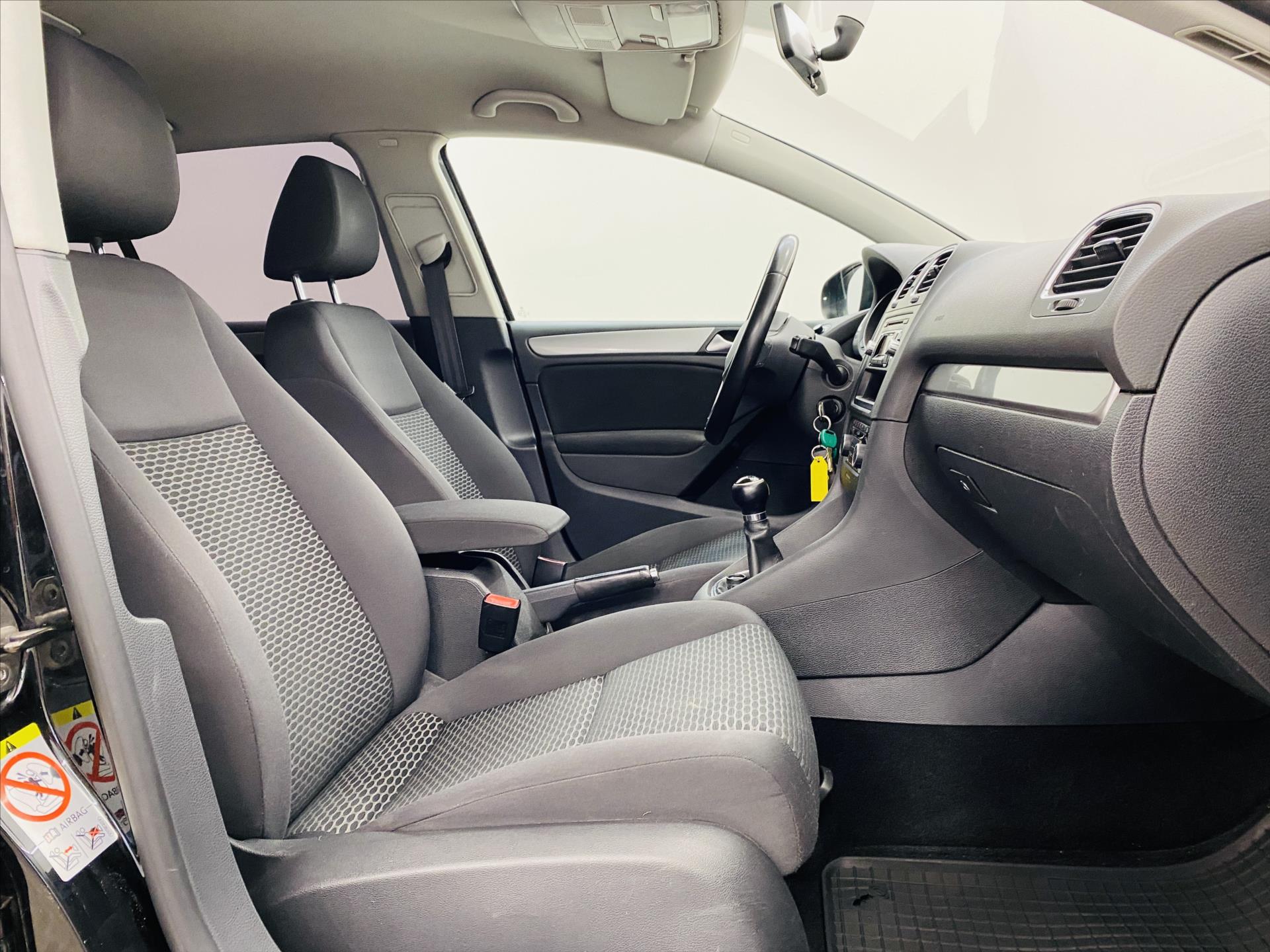 volkswagen-golf-1-6-tdi-aut-klima-cr - 7