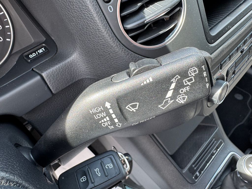 volkswagen-golf-plus-1-6-tdi-comfortline - 9