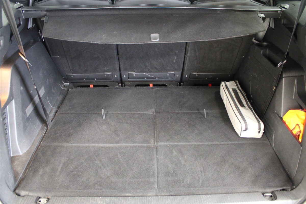 peugeot-5008-1-5-hdi-1-majitel-cz-7-mist - 4