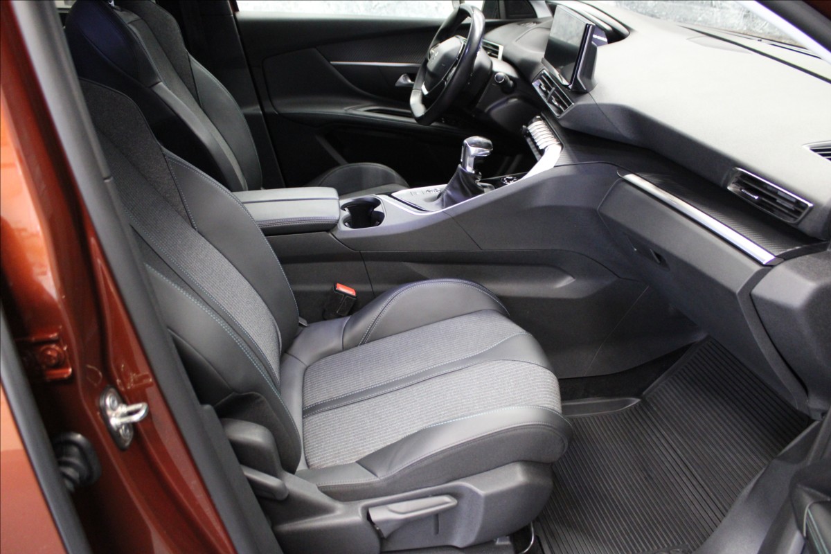 peugeot-5008-1-5-hdi-1-majitel-cz-7-mist - 9