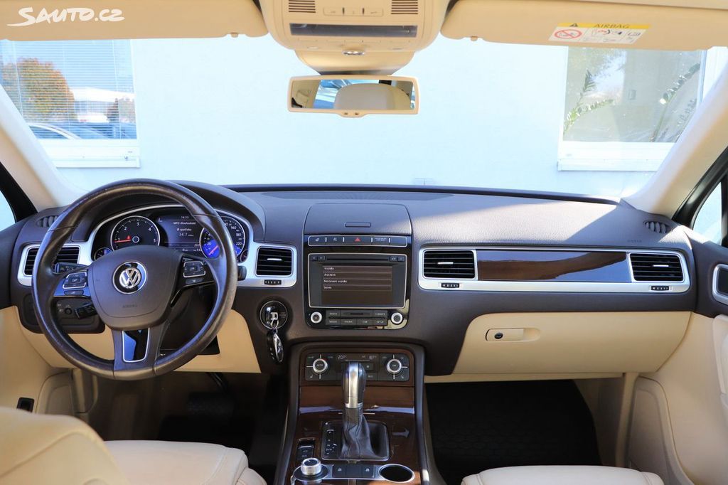 volkswagen-touareg-3-0-tdi-pano-tazne-kamera - 5