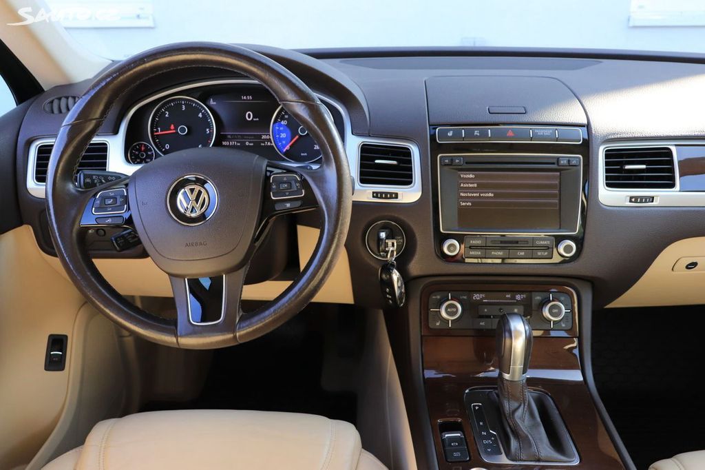 volkswagen-touareg-3-0-tdi-pano-tazne-kamera - 6