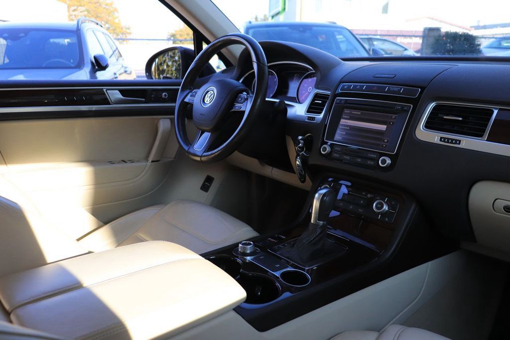 volkswagen-touareg-3-0-tdi-pano-tazne-kamera - 7