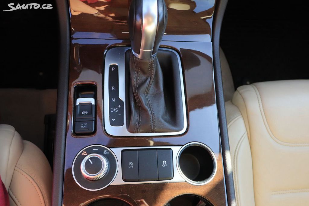 volkswagen-touareg-3-0-tdi-pano-tazne-kamera - 8