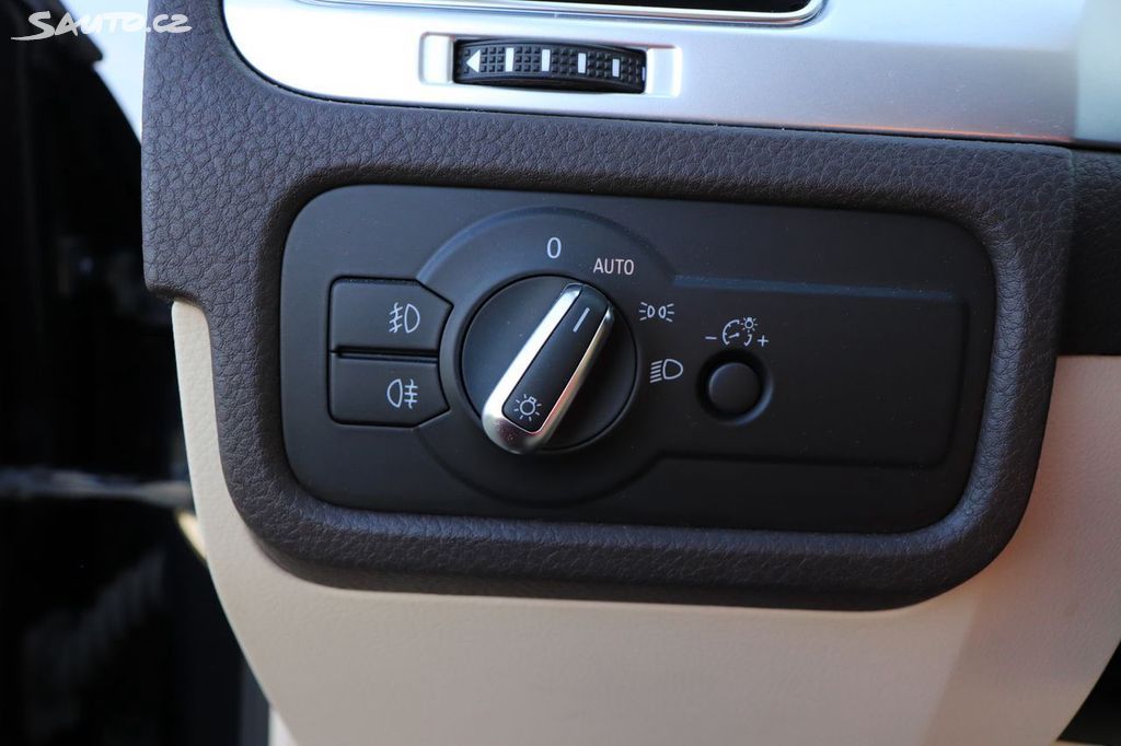 volkswagen-touareg-3-0-tdi-pano-tazne-kamera - 9