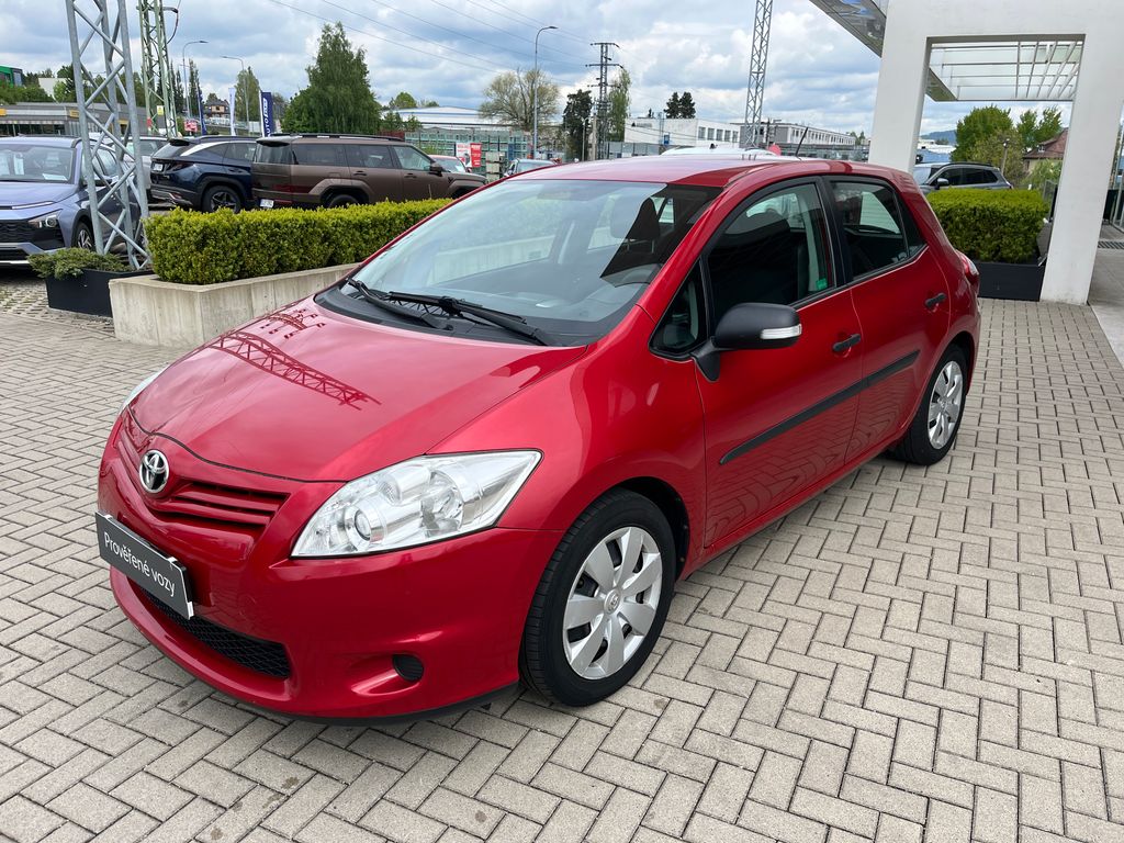 toyota-auris-1-6-valvematic-97kw - 1