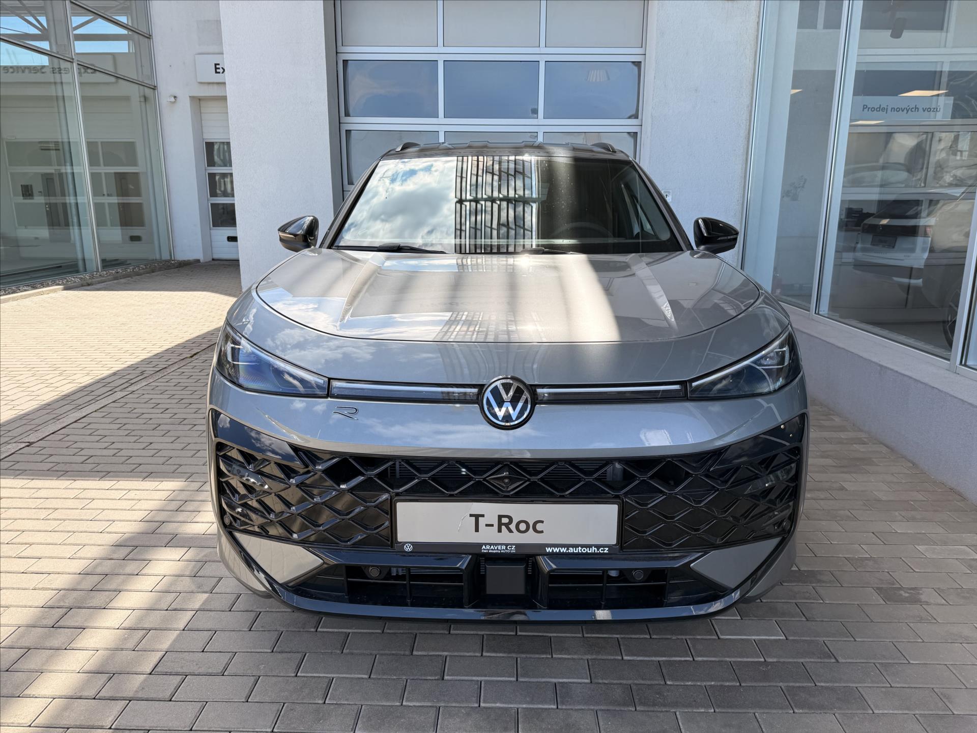 volkswagen-t-roc-1-5-etsi-110-kw-7dsg-r-line - 1