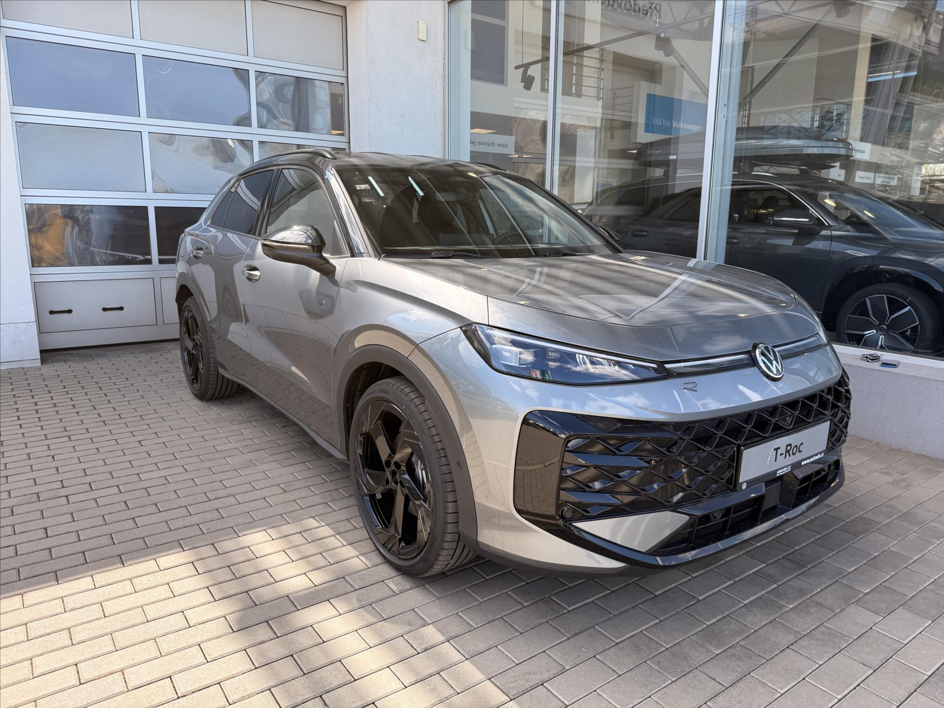 volkswagen-t-roc-1-5-etsi-110-kw-7dsg-r-line - 2