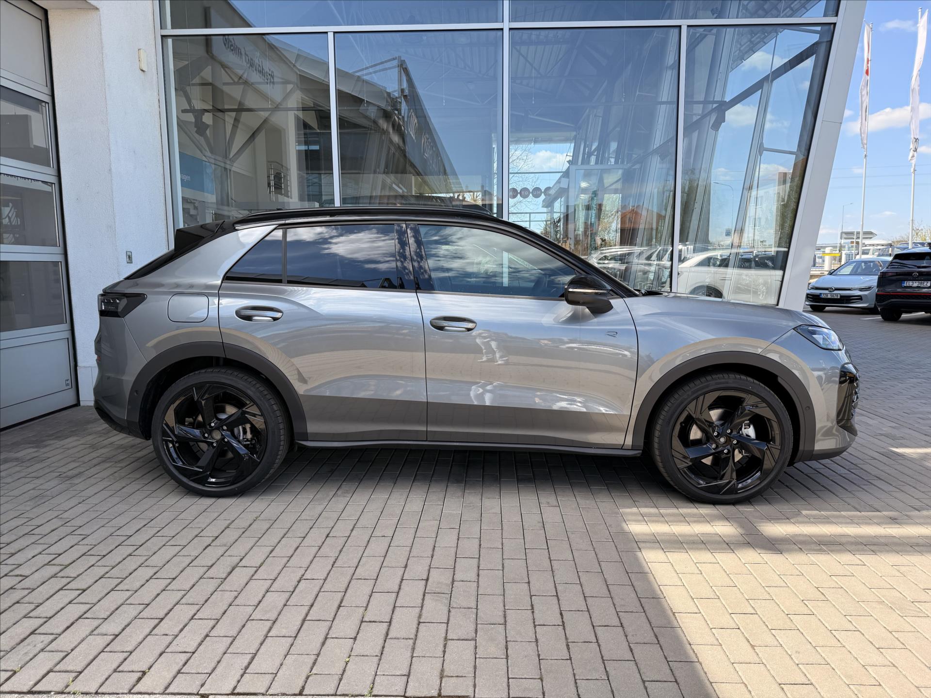 volkswagen-t-roc-1-5-etsi-110-kw-7dsg-r-line - 4