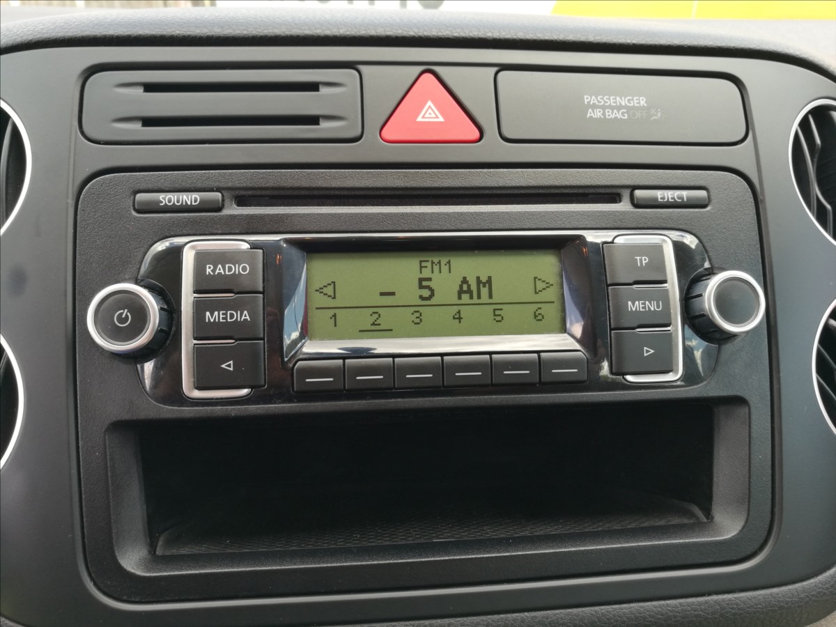 volkswagen-golf-plus-1-6-i-dsg-75-kw - 6