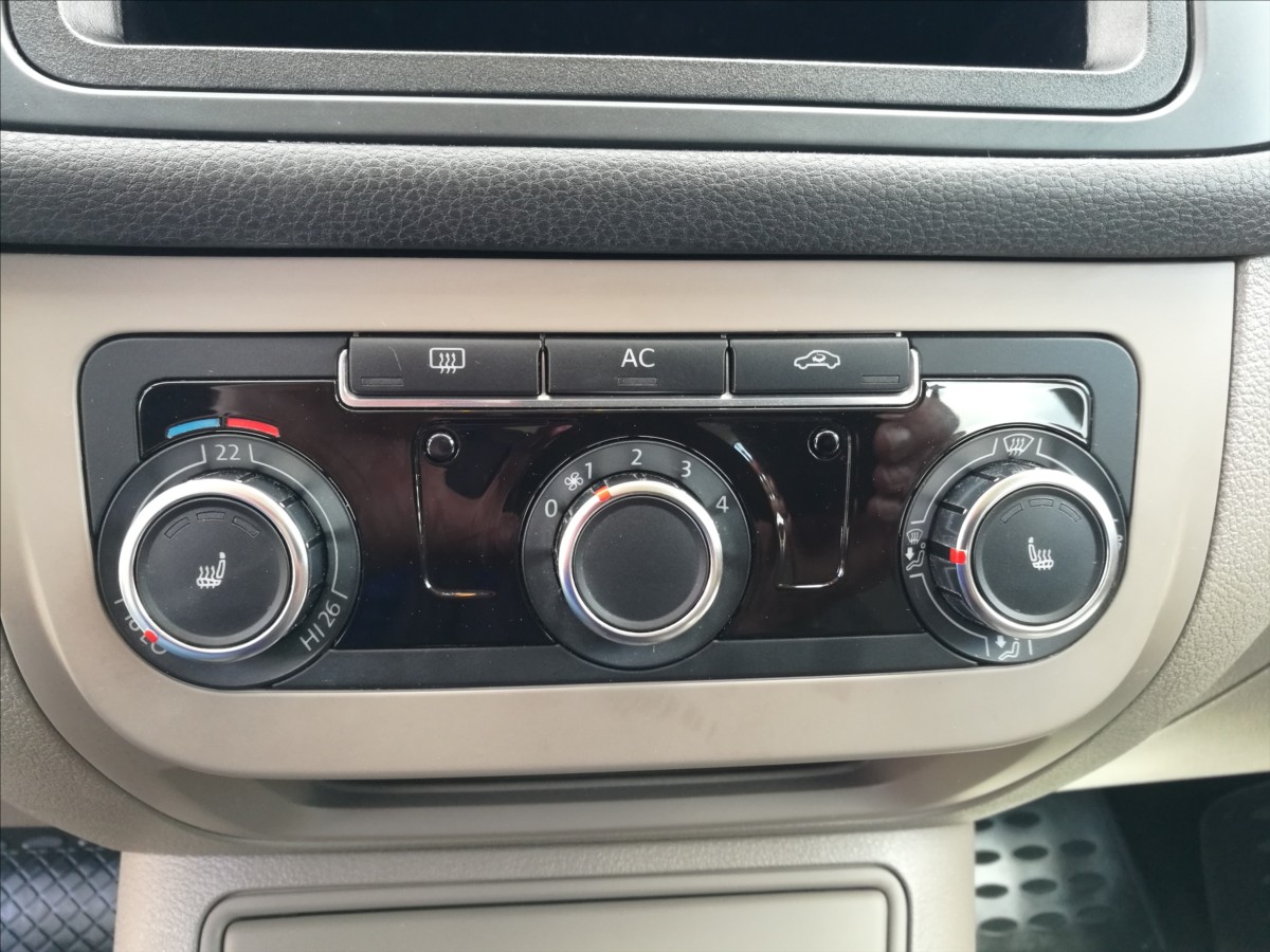 volkswagen-golf-plus-1-6-i-dsg-75-kw - 7