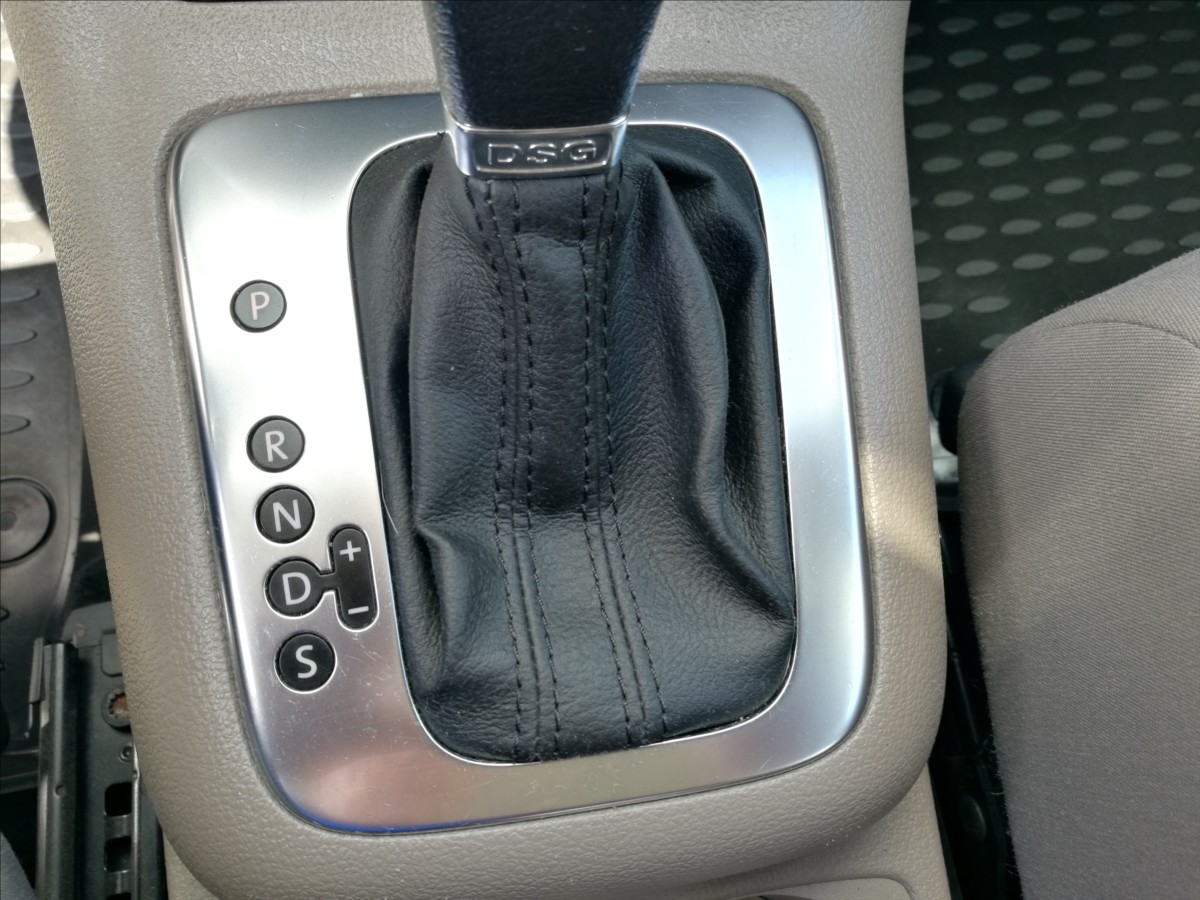 volkswagen-golf-plus-1-6-i-dsg-75-kw - 8