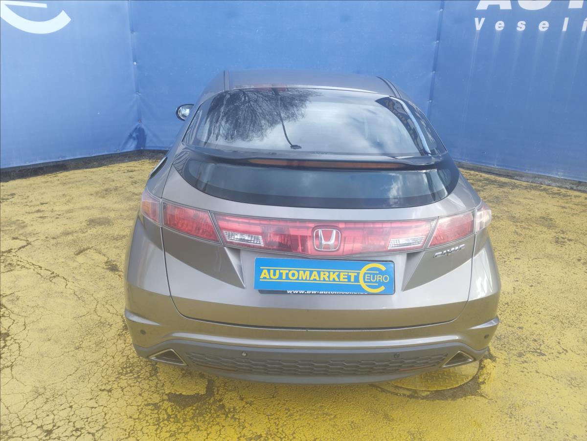 honda-civic-1-8-v-tec-103kw-automat - 4