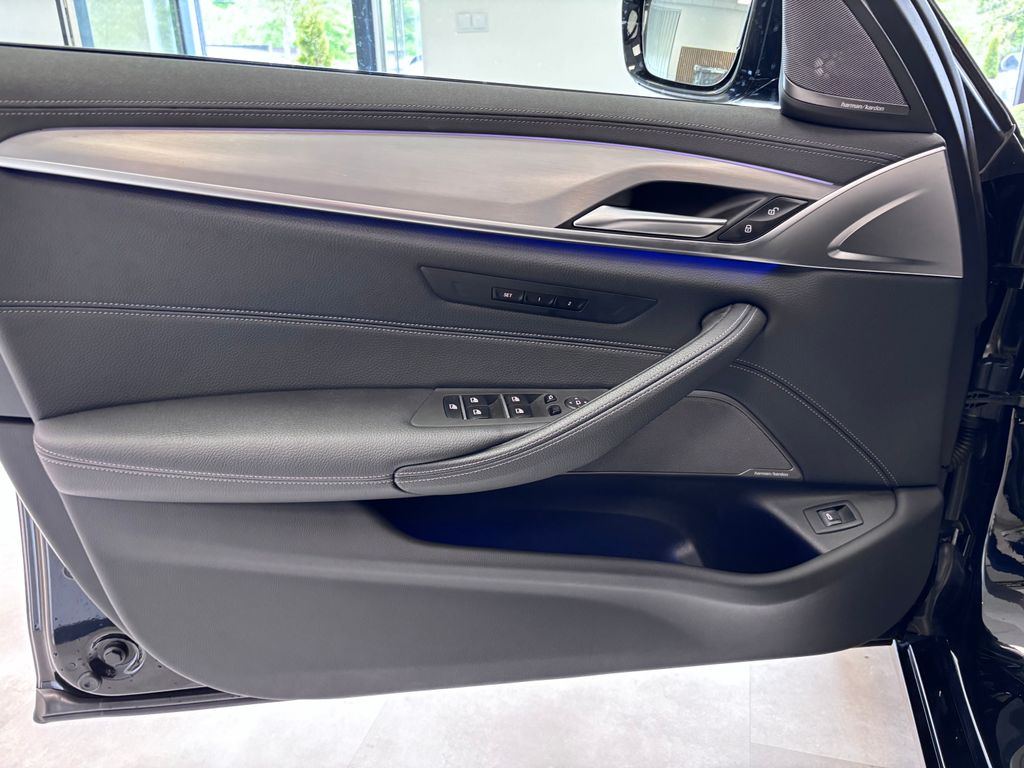 bmw-rada-5-xdrive-touring - 8