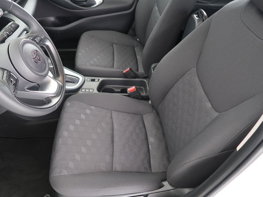 toyota-yaris-1-5-hev-116-cvt-comfort - 8
