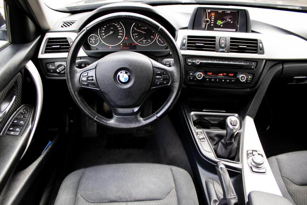 bmw-rada-3-nebourane-pravidelne-servis - 8