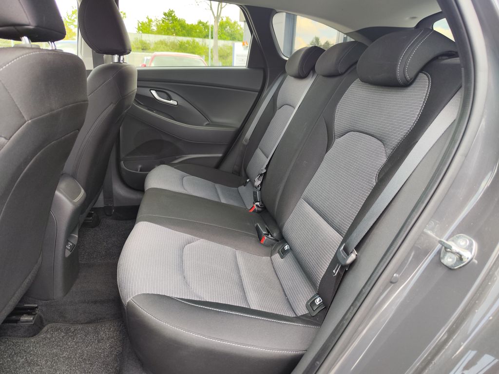 hyundai-i30-1-5i-71kw-smart-climate - 9