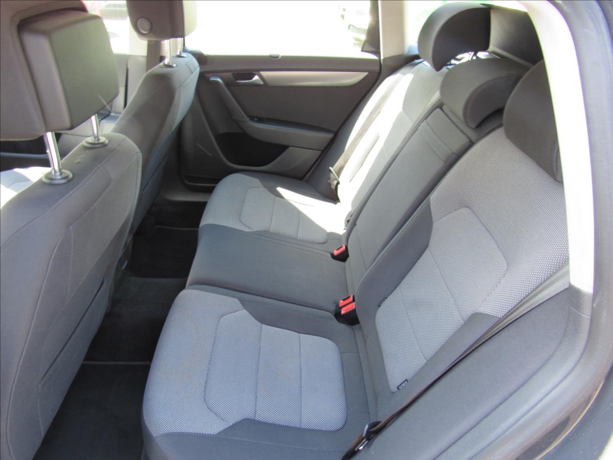 volkswagen-passat-2-0-tdi-125kw-dsg - 9