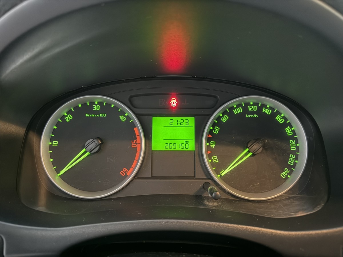 skoda-roomster-1-9-tdi-77kw-style-vyhrev - 8