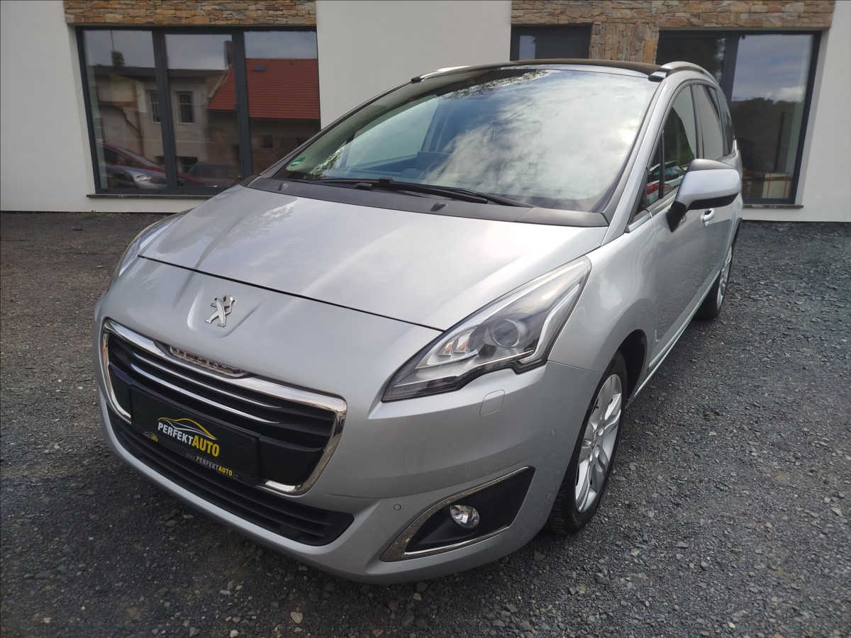 Peugeot 5008 2,0 HDi 110kW,KRÁSNÝ STAV,7-MÍST