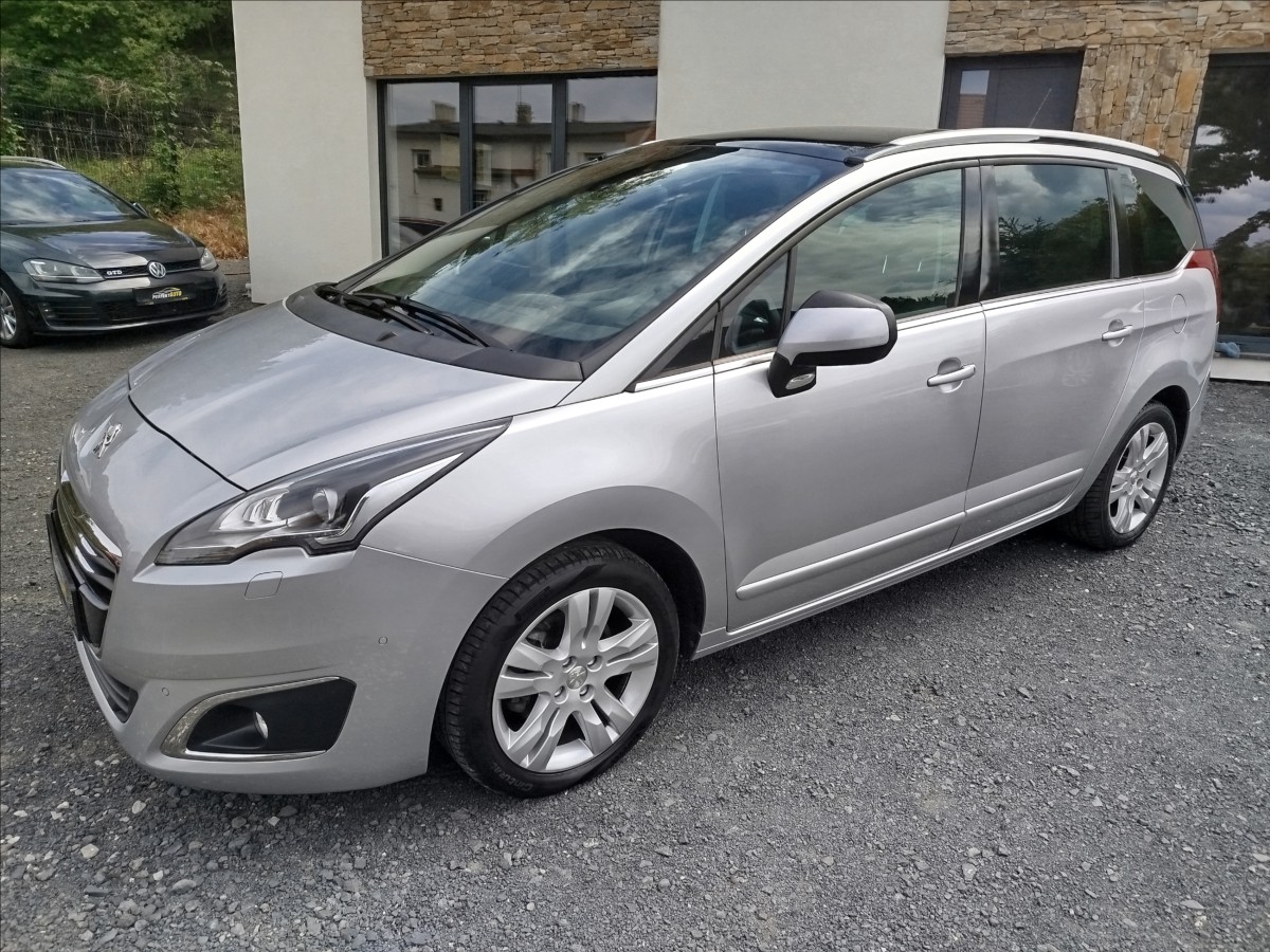 peugeot-5008-2-0-hdi-110kw-krasny-stav-7-mist - 1