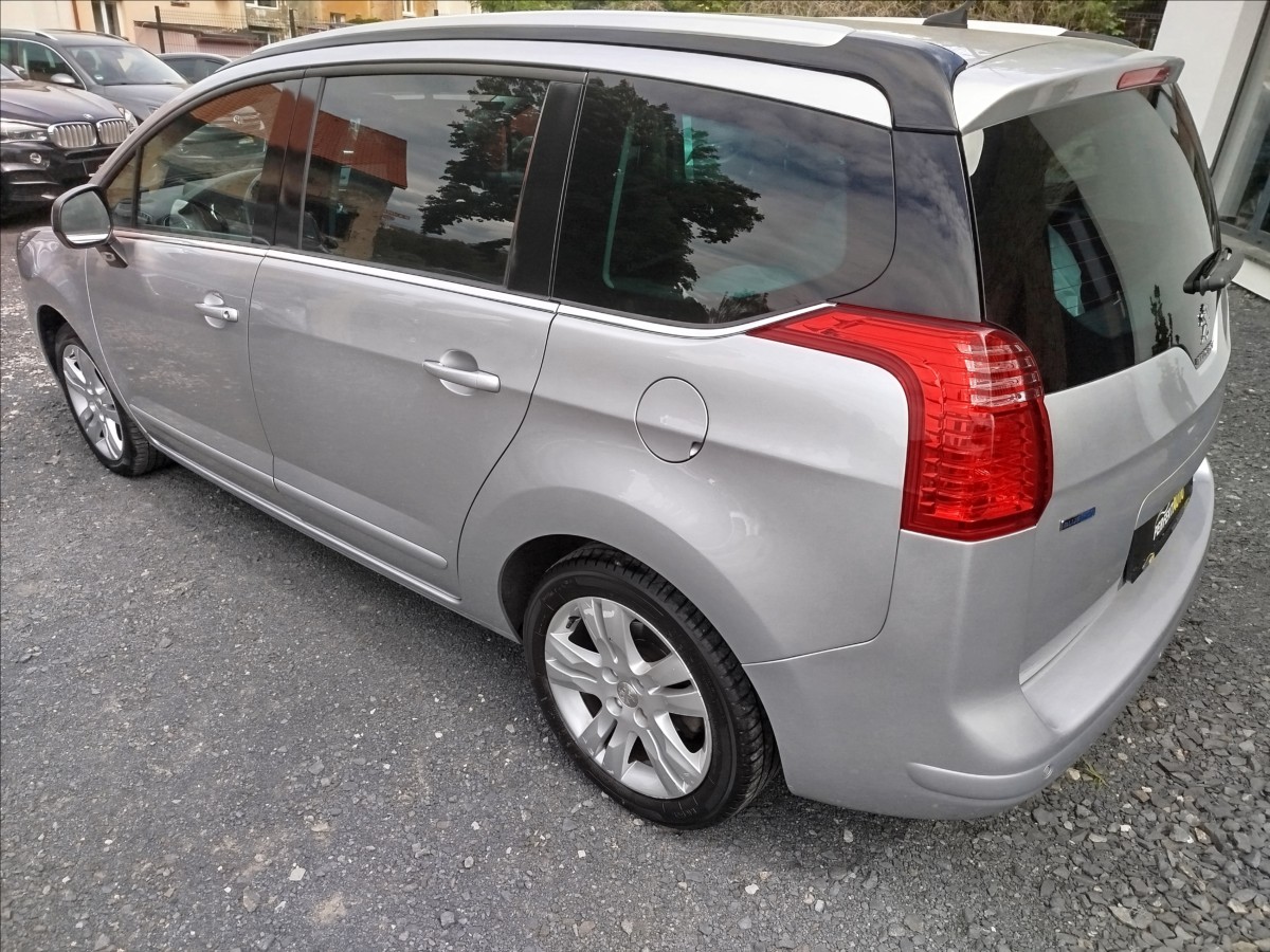 peugeot-5008-2-0-hdi-110kw-krasny-stav-7-mist - 3