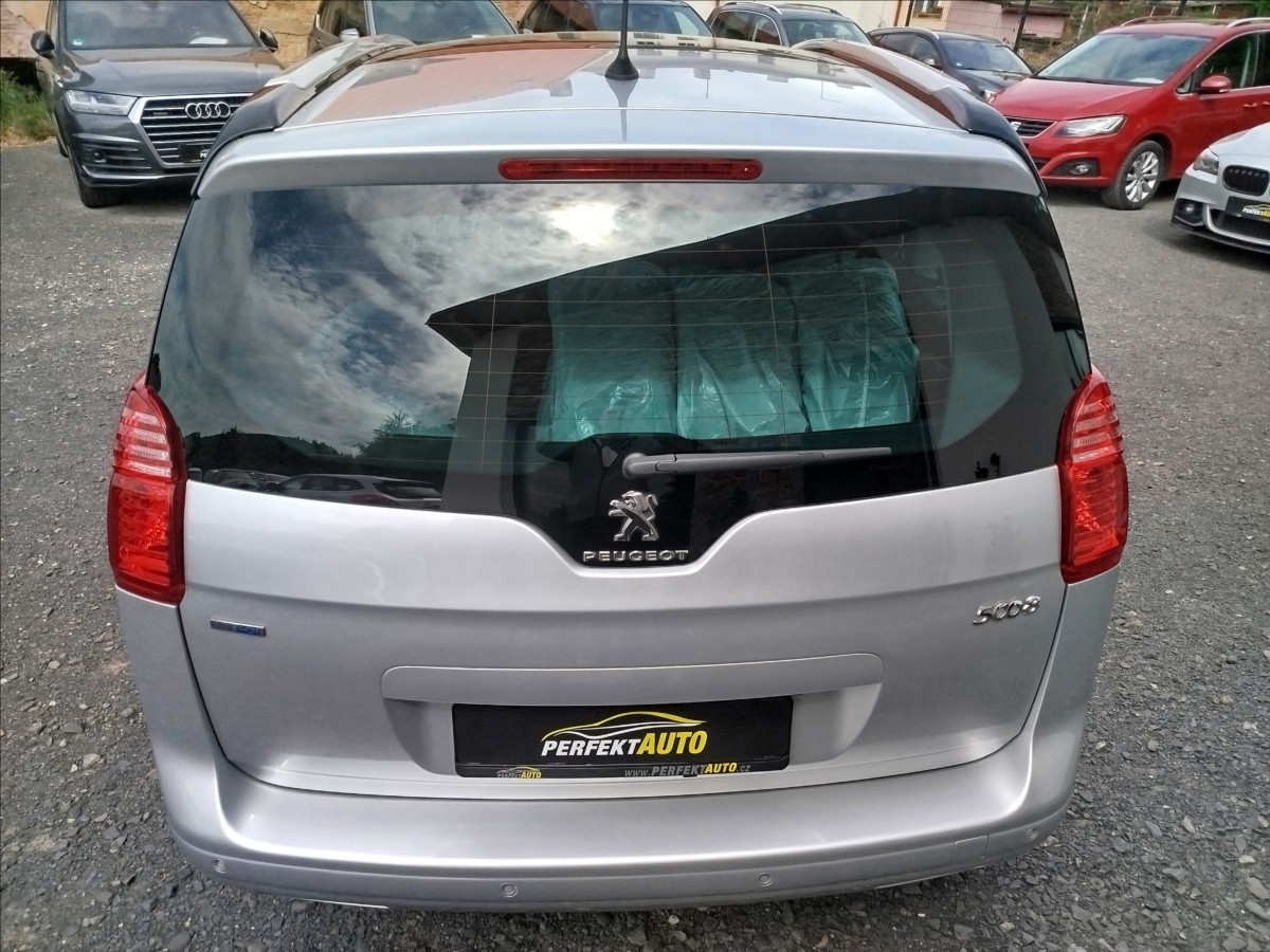 peugeot-5008-2-0-hdi-110kw-krasny-stav-7-mist - 4