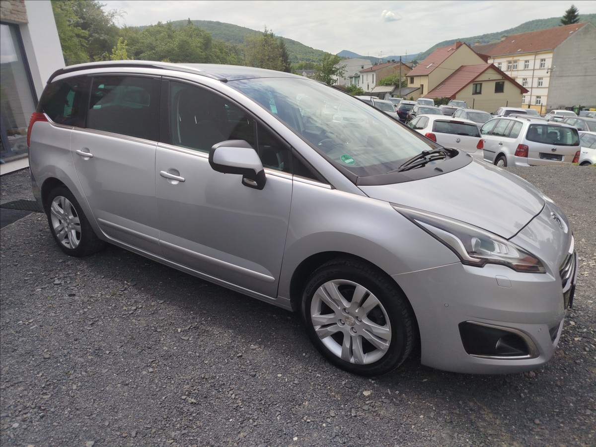 peugeot-5008-2-0-hdi-110kw-krasny-stav-7-mist - 7