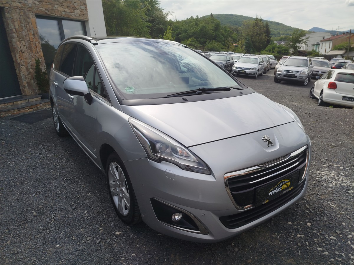 peugeot-5008-2-0-hdi-110kw-krasny-stav-7-mist - 8