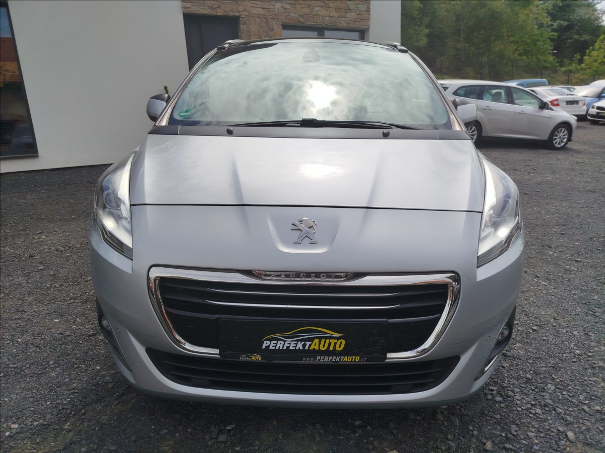 peugeot-5008-2-0-hdi-110kw-krasny-stav-7-mist - 9